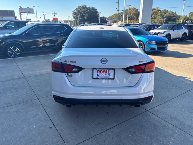 Used 2024 Nissan Altima 2.5 SR w/ SR Premium Package FWD image 6