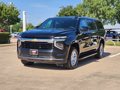 Used 2025 Chevrolet Suburban LS RWD image 11