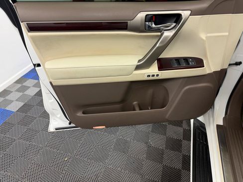 Used 2018 Lexus GX 460 Luxury w/ Preferred Accessory Package AWD/4WD image 5