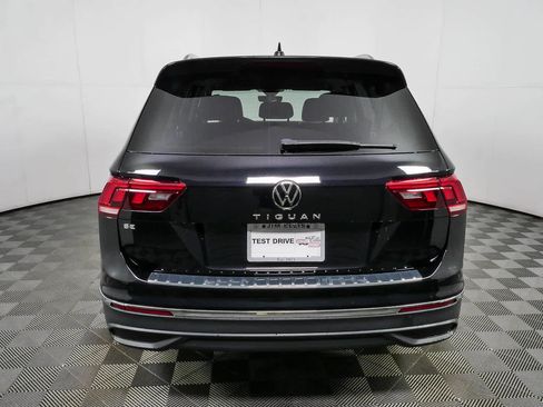 Certified 2024 Volkswagen Tiguan SE FWD image 30