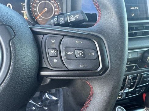 Used 2024 Jeep Wrangler Unlimited Rubicon image 17