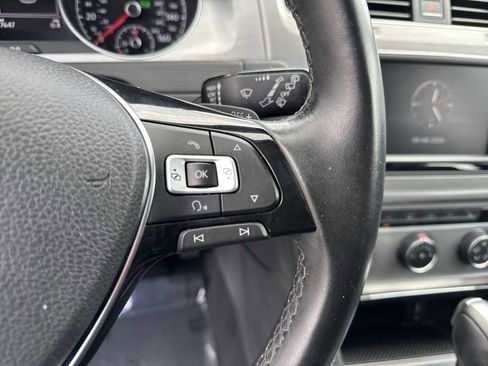 Used 2017 Volkswagen Golf 4-Door FWD image 24