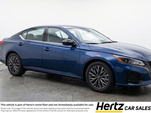 Used 2025 Nissan Altima 2.5 SV FWD image 1