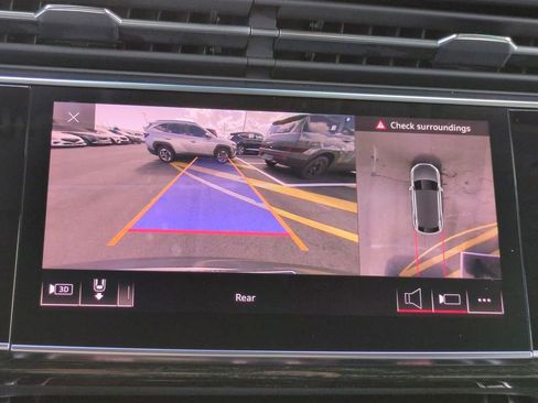 Used 2019 Audi Q8 Premium Plus w/ Premium Plus image 21