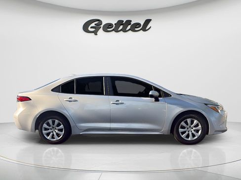 Used 2025 Toyota Corolla LE FWD image 4