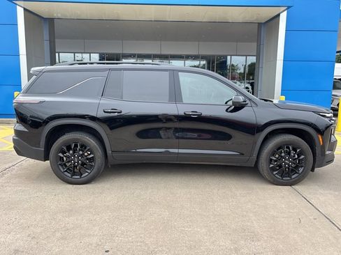 Used 2024 Chevrolet Traverse LT w/ Enhanced Driving Package FWD image 2