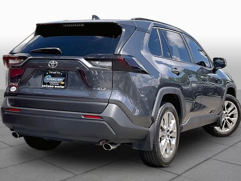 Used 2020 Toyota RAV4 XLE Premium FWD image 13