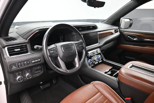 Used 2023 GMC Yukon Denali Ultimate AWD/4WD image 18