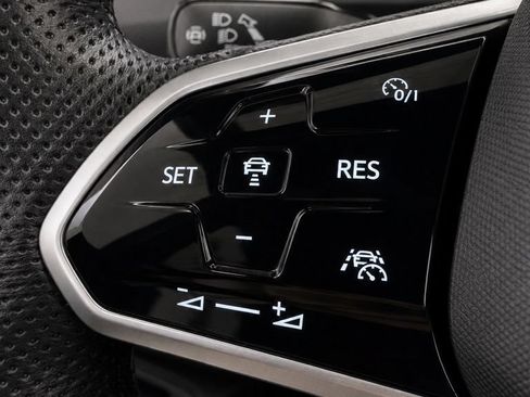 Used 2022 Volkswagen Tiguan SE R-Line AWD/4WD image 32