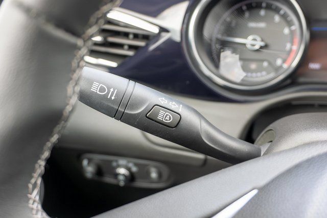 Used 2023 Buick Encore GX Select w/ Sport Touring Package FWD image 21