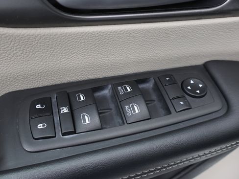 Used 2024 Chrysler Pacifica Touring-L FWD image 42