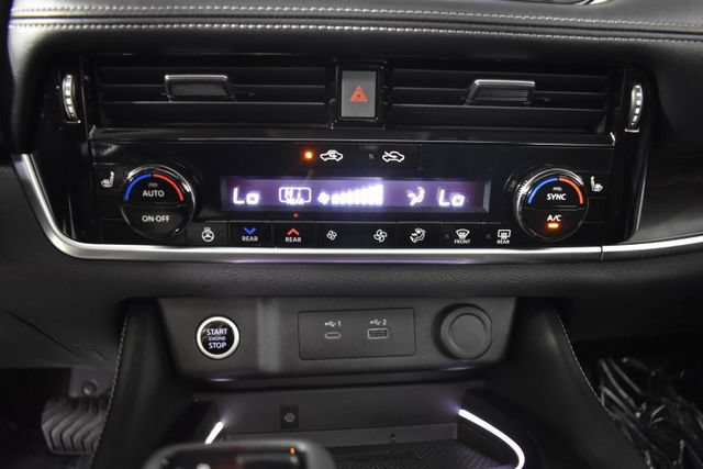 Certified 2023 Nissan Rogue Platinum w/ Platinum Premium Package AWD/4WD image 18