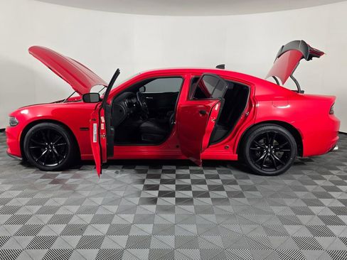 Used 2017 Dodge Charger R/T w/ Blacktop Package image 17