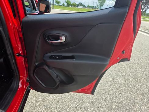 Used 2020 Jeep Renegade Trailhawk w/ Cold Weather Group AWD/4WD image 43
