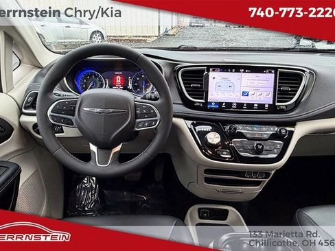 Used 2023 Chrysler Pacifica Touring-L w/ Road Tripper Package image 6