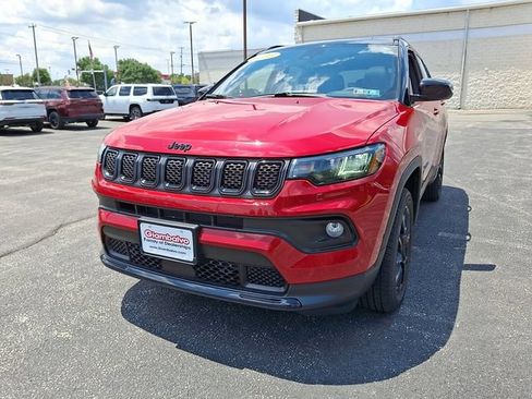 Used 2023 Jeep Compass Latitude w/ Sun and Sound Group AWD/4WD image 4
