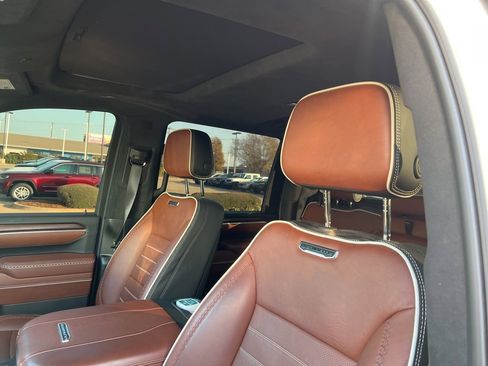 Used 2025 GMC Sierra 3500 Denali Ultimate image 9