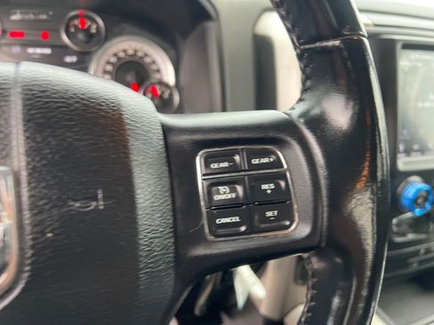 Used 2020 RAM 1500 Classic SLT w/ Luxury Group image 16