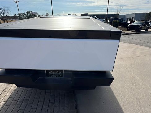 Used 2025 Tesla Cybertruck AWD Crew Cab image 9