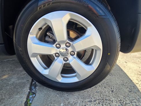 Used 2019 Jeep Compass Latitude FWD image 26