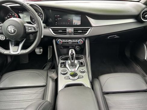 Used 2023 Alfa Romeo Giulia Veloce RWD image 19