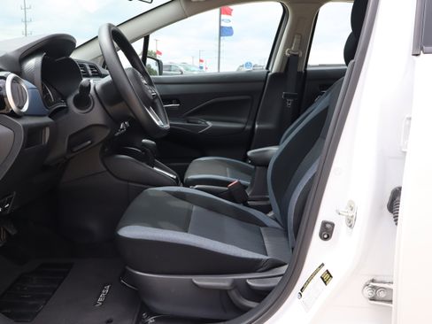 Used 2024 Nissan Versa SV w/ Trunk Package FWD image 9