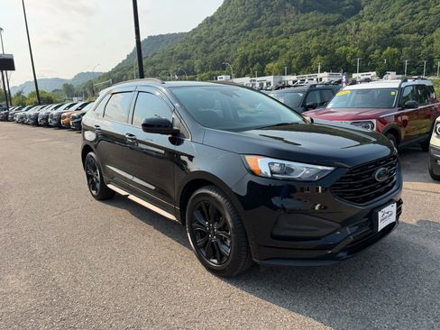 Used 2023 Ford Edge SE w/ Black Appearance Package AWD/4WD image 3