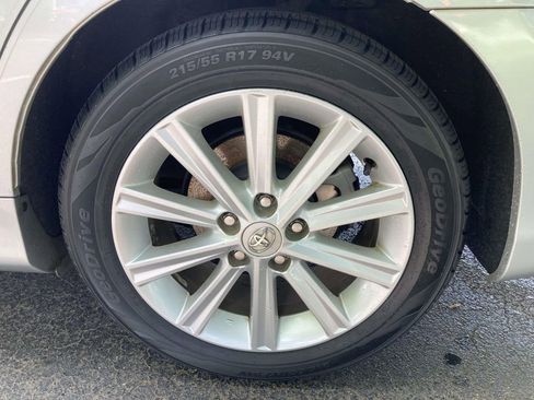 Used 2012 Toyota Camry XLE w/ Leather Pkg FWD image 7