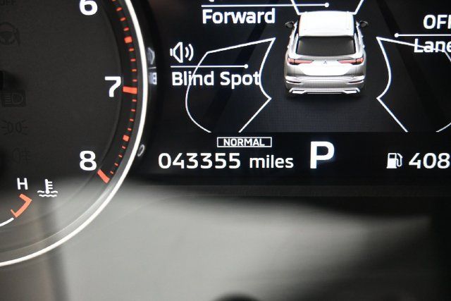 Used 2025 Mitsubishi Outlander SE FWD image 18