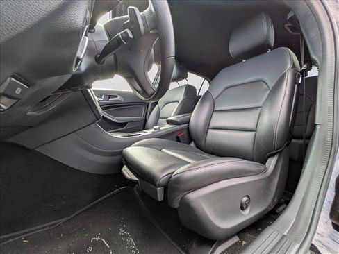 Used 2018 Mercedes-Benz GLA 250 image 14