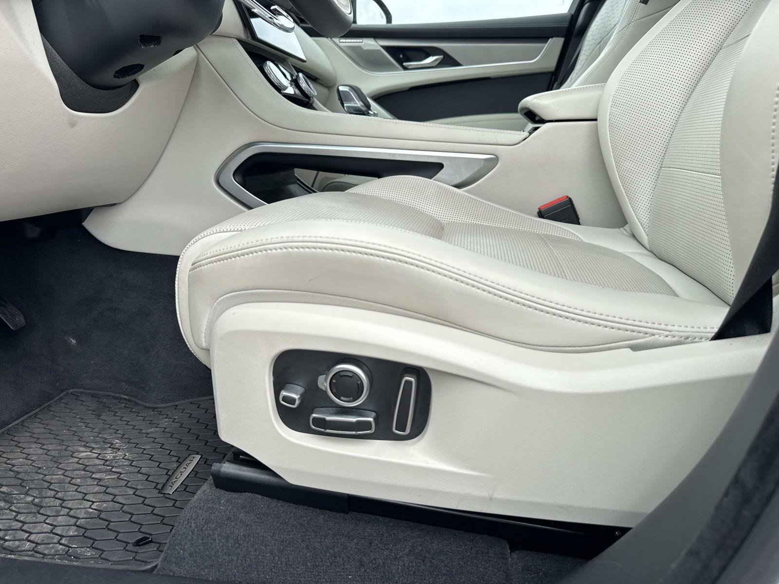 Used 2025 Jaguar F-PACE R-Dynamic S AWD/4WD image 17