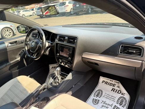 Used 2016 Volkswagen Jetta Sport FWD image 36