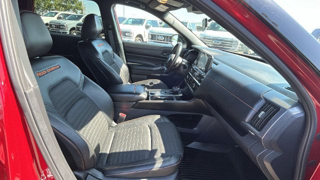 Used 2025 Nissan Pathfinder Rock Creek AWD/4WD image 11