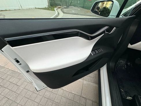 Used 2020 Tesla Model X Long Range AWD/4WD image 36