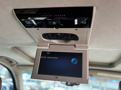Used 2015 Cadillac Escalade Platinum RWD image 22
