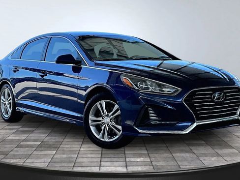 Used 2018 Hyundai Sonata SE w/ Cargo Package FWD image 3
