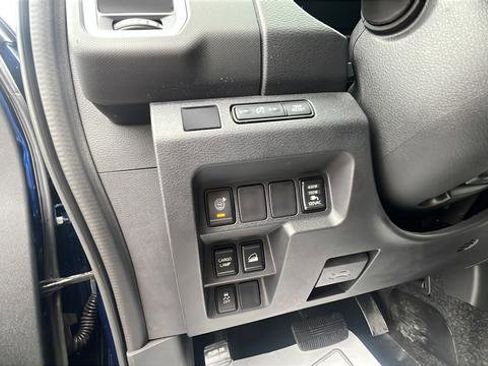 Used 2022 Nissan Frontier SV image 11