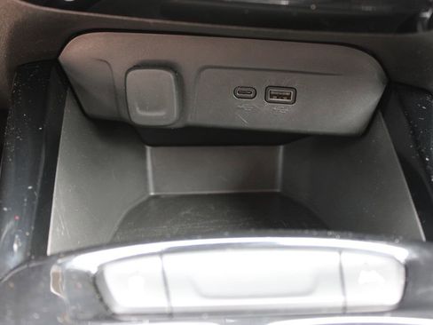 Used 2025 Chevrolet Trax LT w/ LT Convenience Package image 39