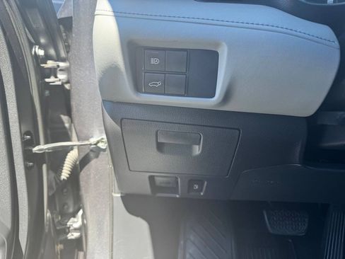 Used 2021 Toyota Highlander XLE AWD/4WD image 14