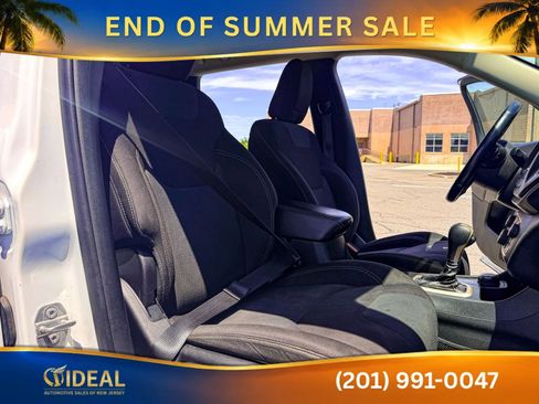 Used 2016 Jeep Cherokee Latitude w/ Cold Weather Group AWD/4WD image 18