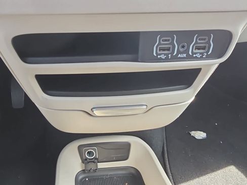 Used 2024 Chrysler Pacifica Touring-L FWD image 21