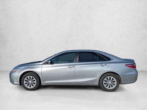 Used 2016 Toyota Camry LE image 9