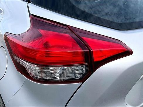 Used 2019 Nissan Kicks S image 22