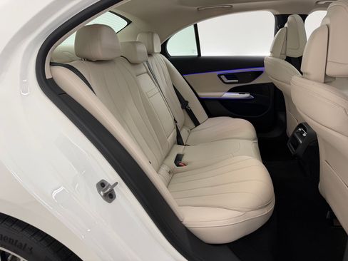 Used 2025 Mercedes-Benz E 350 4MATIC Sedan image 35