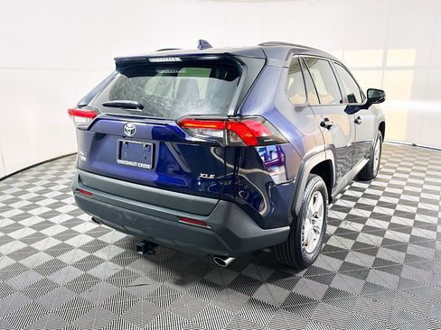 Used 2020 Toyota RAV4 XLE FWD image 3