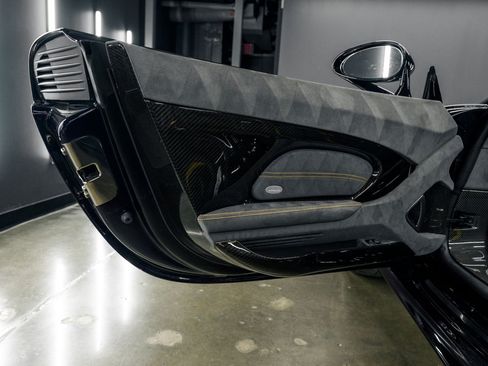 Used 2005 Porsche Carrera GT RWD image 24