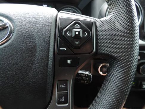 Used 2022 Toyota Tacoma TRD Off-Road w/ Technology Package image 32