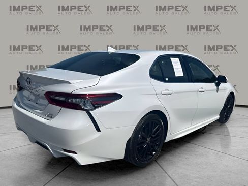 Used 2022 Toyota Camry XSE FWD image 3