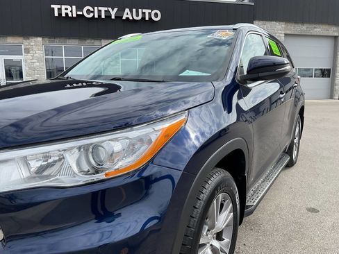 Used 2014 Toyota Highlander XLE image 2