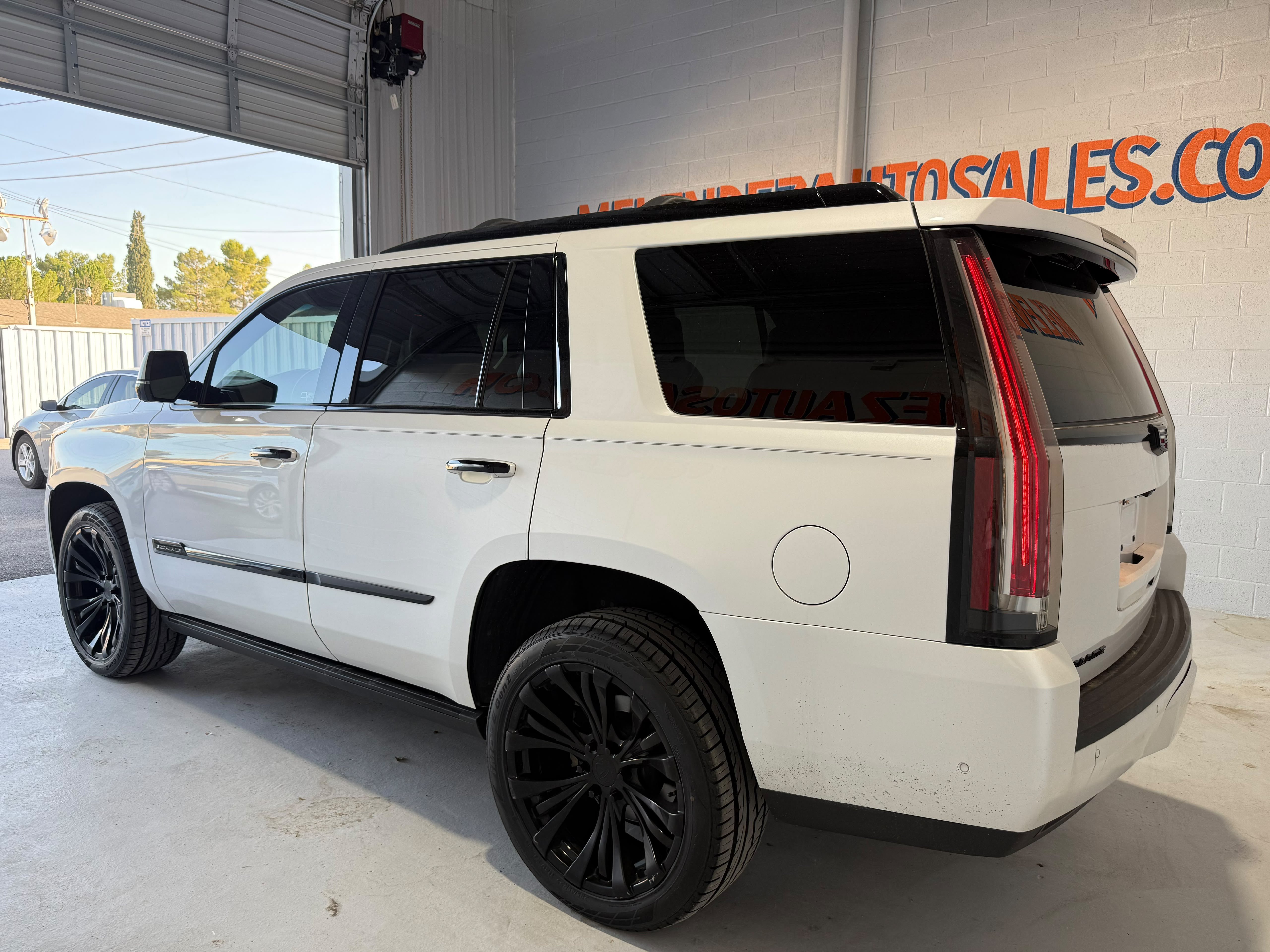 Used 2020 Cadillac Escalade Platinum AWD/4WD image 3